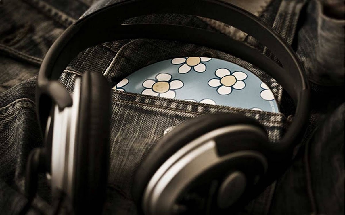 Amazing Headphone Widescreen Wallpaper 4