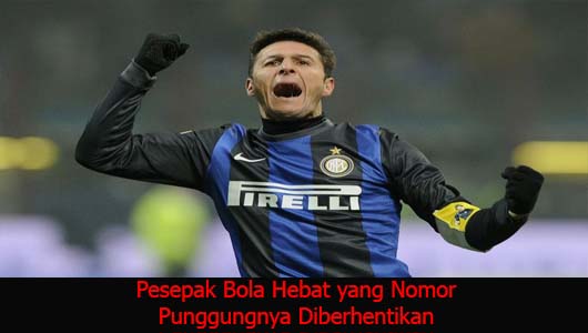 Pesepak Bola Hebat yang Nomor Punggungnya Diberhentikan