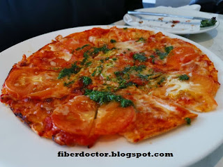 Pizza The Original : crispy and thin crust with fresh and juicy tomato