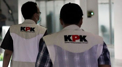 Terkait Kasus Suap, KPK Geledah Rumah Ketua DPRD Dan Cawabup Tulungagung