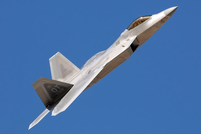 f-22 jet maneuver