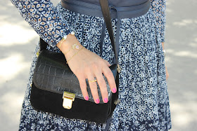 Robe Rayana Maje, Sac noir sandro, capeline H et M, chaussures Minelli