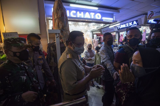 Pelapor Anies Soal Kerumunan Tanah Abang Kurang Kerjaan, Logikanya Di Mana?. Salahkan Tuh Sri Mulyani