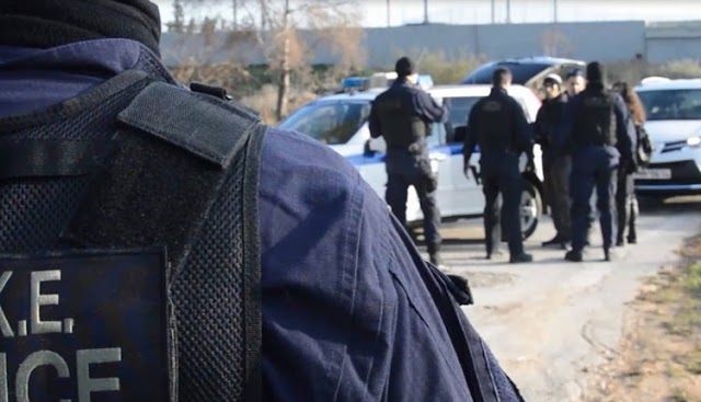 Σύλληψη 35χρονου για κλοπές οχημάτων και σκαφών στη Γλυφάδα