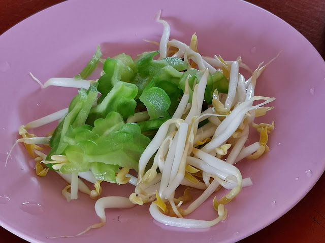 Famous Thai Kway Chap in Thailand, Hua Hin near FN Outlet Mall ก๋วยจั๊บแม่วรรณี