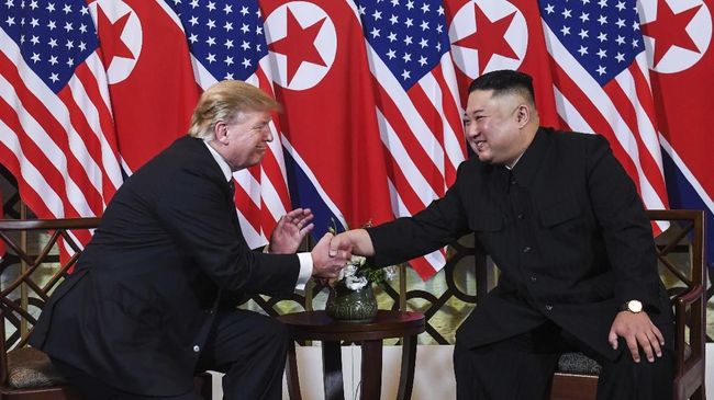Donald Trump Ajak Kim Jong Un Bekerja Sama Melawan Wabah Corona, naviri.org, Naviri Magazine, naviri