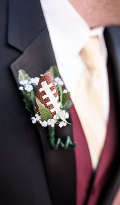 Planning a football-themed wedding? These ideas from www.abrideonabudget.com are GREAT!