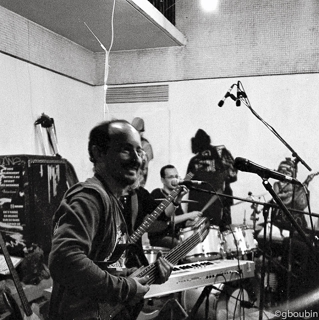 "Birth of a Band #2" (Sujet : a band - Buttes aux Cailles, Paris ; Materiel : Olympus MJU I, TriX400)