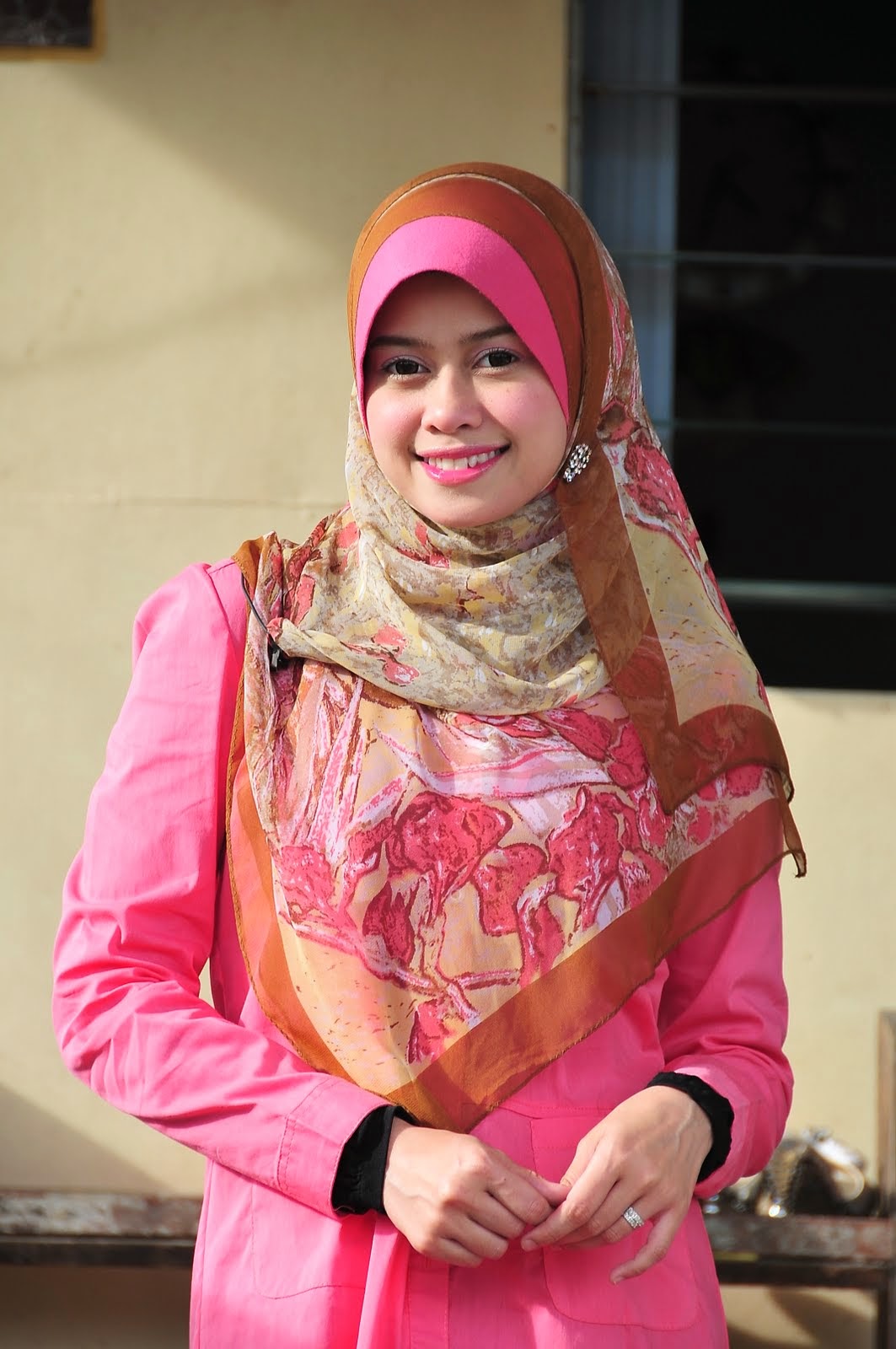 Top 10 Artis Wanita  Bertudung Paling Comel di  Malaysia 