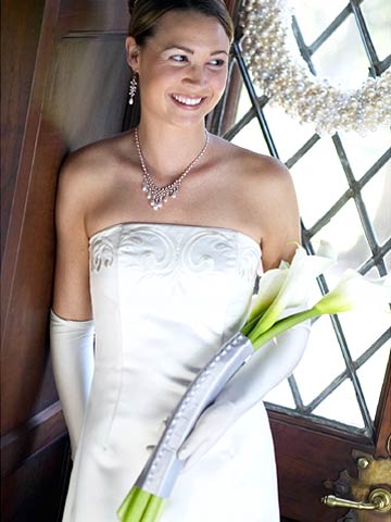 Calla lily wedding bouquets work well in almost any wedding context 