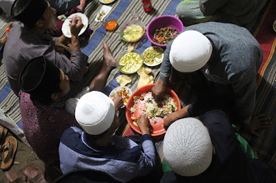 Tradisi Neloni Budaya untuk Berbagi dan Saling Mendoakan. 