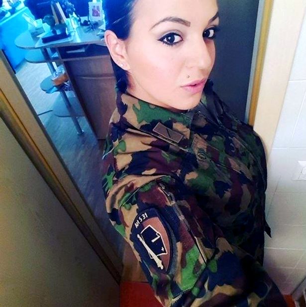 ΑΝΑΣΤΑΤΟΣ ο Ελβετικός στρατός! ΔΕΙΤΕ τις σέξι νεοσύλλεκτες που κατέκτησαν τα μέσα δικτύωσης! (ΦΩΤΟ)