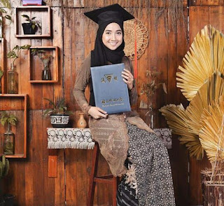 25 Model  Kebaya  Wisuda Muslimah  Cantik  2021 Fashion 