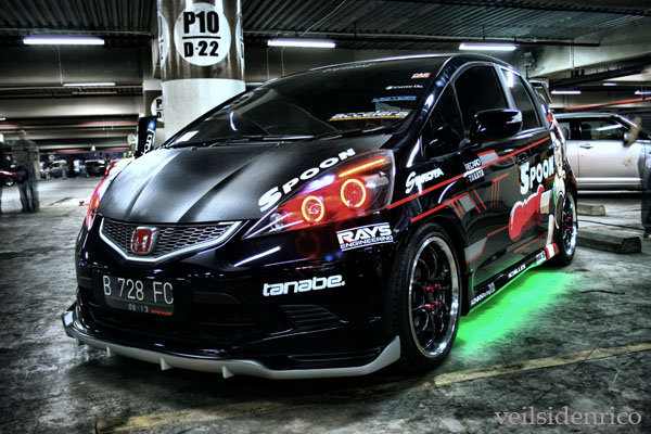 Otomotif: Honda Jazz Modification (Black Spoon)