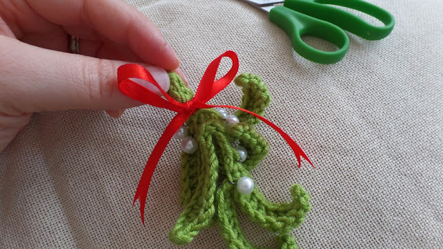 crochet Mistletoe