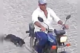 Idoso que arrastou cachorro amarrado em moto é identificado e diz que estava levando animal para ser doado