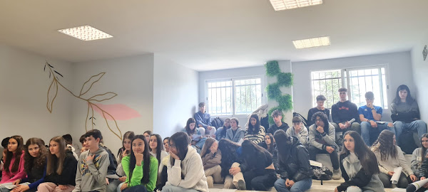 Alumnado de 4º de ESO escuchando a la ponente