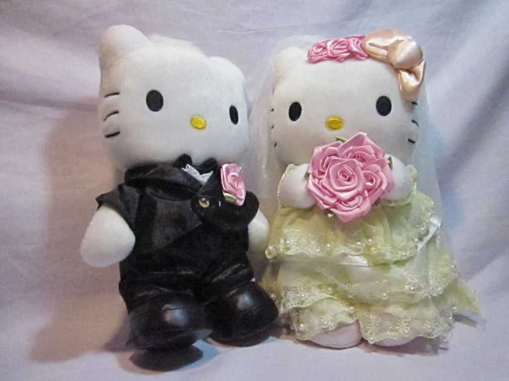 Boneka Hello Kitty Besar