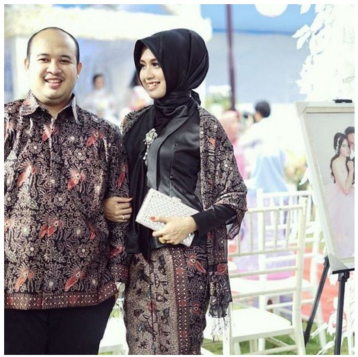Koleksi Baju  Muslim Batik  Sarimbit Modern  untuk  Ke Acara 