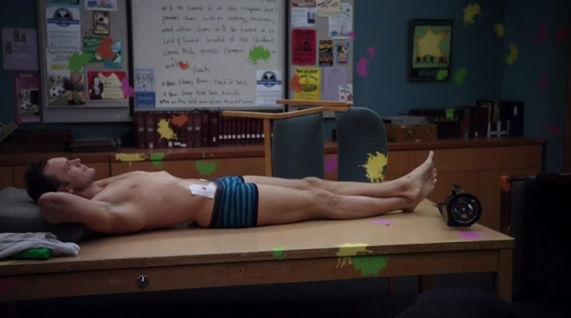 Joel McHale Shirtless on Community s1e23