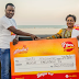 MSHINDI WA SHILINGI MILIONI 30 YA DROO YA JUMAPILI YA JACKPOT YA TATU MZUKA AKABIDHIWA FEDHA ZAKE