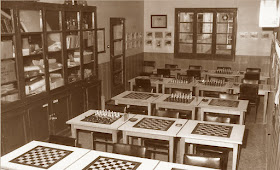 Sala de juego de la sección de ajedrez del C.C. Sant Andreu en 1980