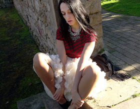 fashion, moda, look, outfit, blog, blogger, walking, penny, lane, streetstyle, style, estilo, trendy, rock, boho, chic, cool, casual, ropa, cloth, garment, inspiration, fashionblogger, art, photo, photograph, Avilés, oviedo, gijón, tulle, tul, stripes, rayas, skirt, zara, bolso, bag, stilettos, shoes