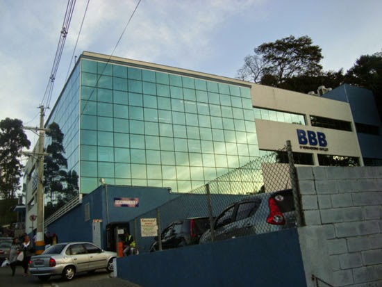 A loja BBB Outlet em Embu das Artes