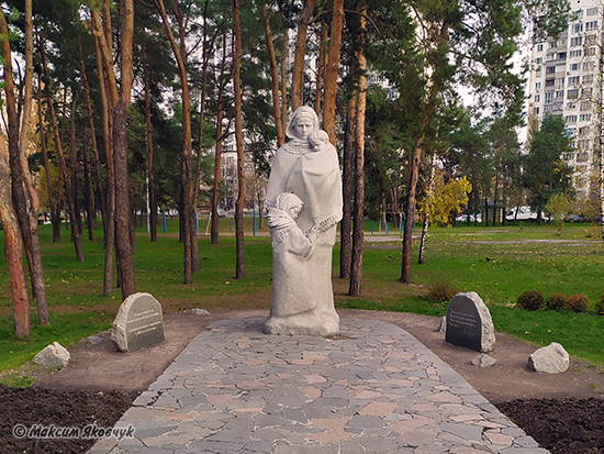 Фотограф Максим Яковчук: Пам’ятник «Матері-вдові»