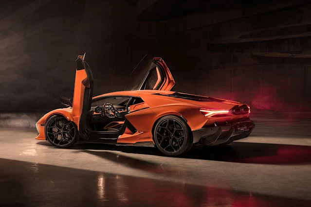 Lamborghini Revuelto / AutosMk