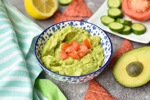 Easy 4-Ingredient Guacamole (Vegan, Gluten-Free)