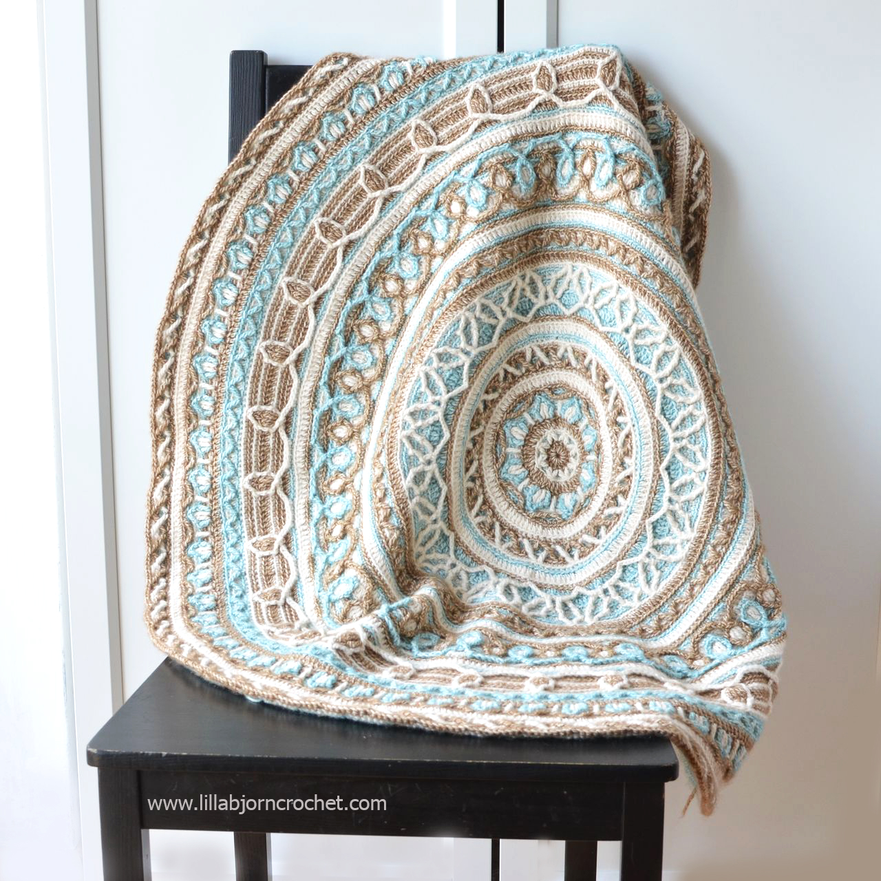 Joana's Mandala and Border - overlay crochet pattern by Lilla Bjorn Crochet