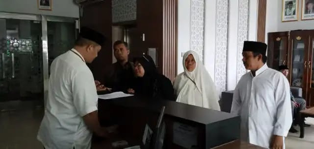 Setelah Membacakan Surat Terbuka Untuk Bpk.Presiden Joko Widodo, Ibu Yatmi Korban Mafia Tanah Datangi Kantor MUI Untuk Lakukan Audensi