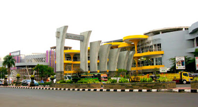 Suasana Depan Samping Cibinong City Mall pada Pagi Hari