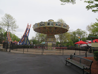 Empty Wave Swinger Ride Lake Compounce Attraction