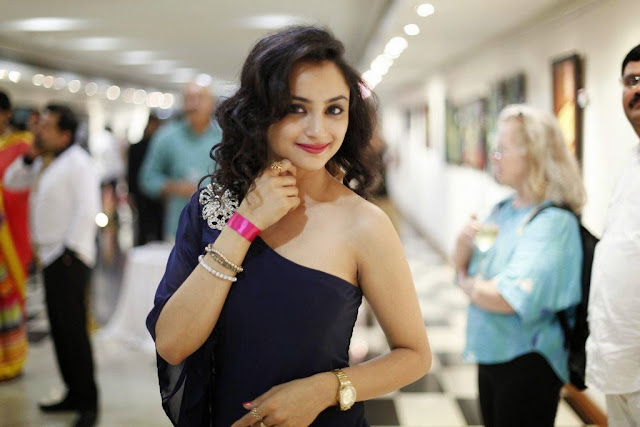 Telugu actress Madirakshi hot looks in black dressa