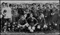 SELECCIÓN DE ESPAÑA. Temporada 1921-22. Zamora, Careaga, Vallana, Alcántara, Acedo, Sesúmaga, Samitier, Travieso. Jose Mª Peña, Echeveste y Meana. SELECCIÓN DE FRANCIA 0 SELECCIÓN DE ESPAÑA 4 Domingo 30/04/1922, 15:15 horas. Partido internacional amistoso. Le Bouscat, Burdeos, Francia, stade Sainte-Germaine: 15.000 espectadores.