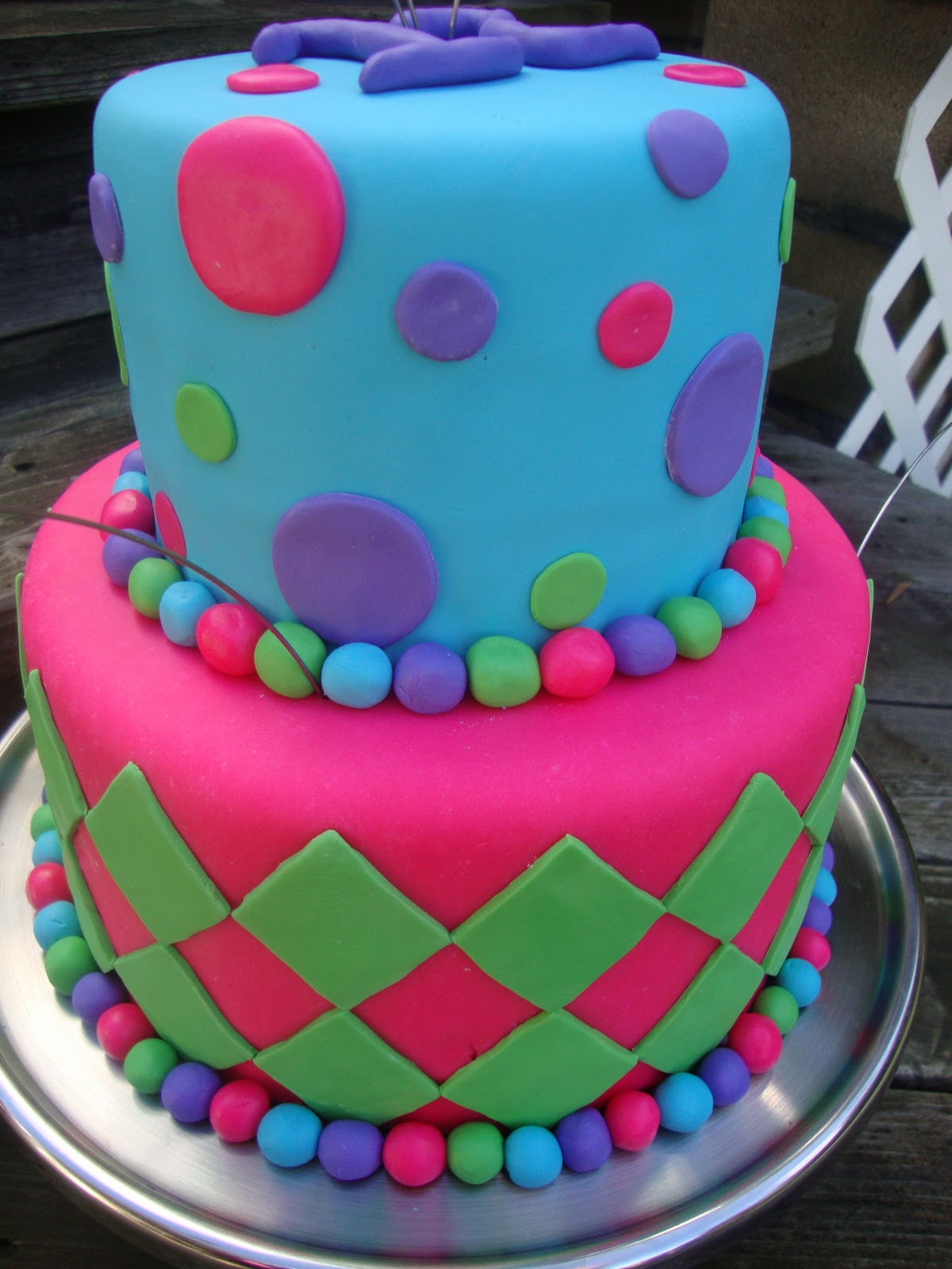 cool cakes made this cake for a 12 year old girls birthday party the top cake 