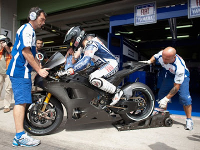 Yamaha Looking to Sign both Jorge Lorenzo For YZR M1 for 2011  Squad