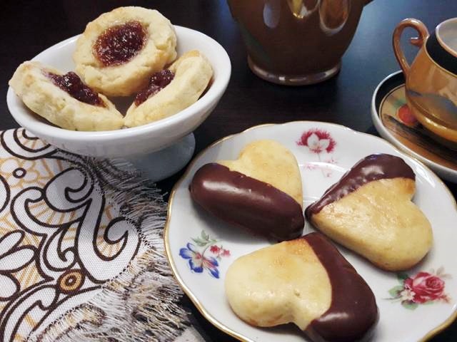 Pastas de té exquisitas bañadas de chocolate