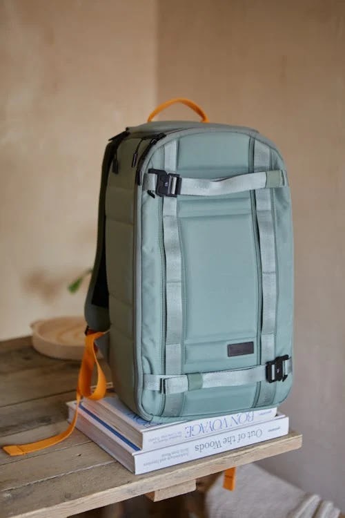 Pabrik Tas dan Inovasi: Dari Bahan Ramah Lingkungan Hingga Desain Futuristik