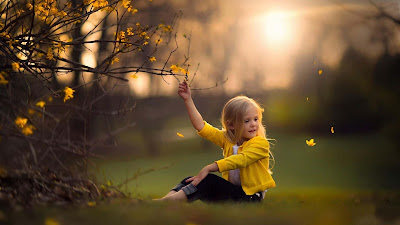 Cute-Little-Baby-Girl-Enjoy-the-Nature