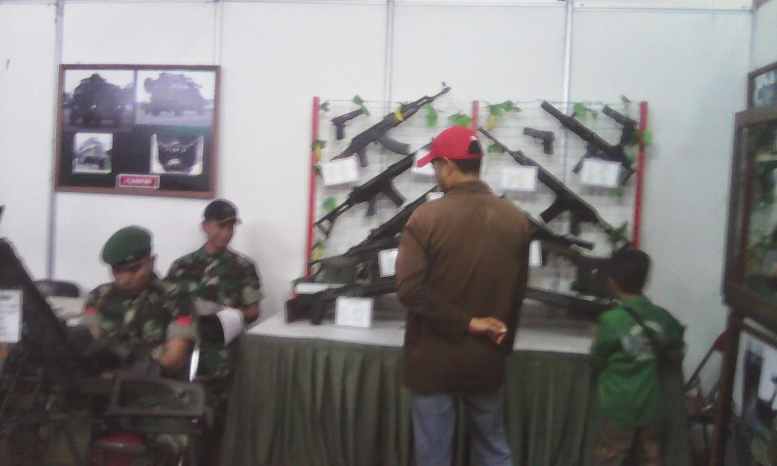 Stand militer di Pekan raya Magelang 2014