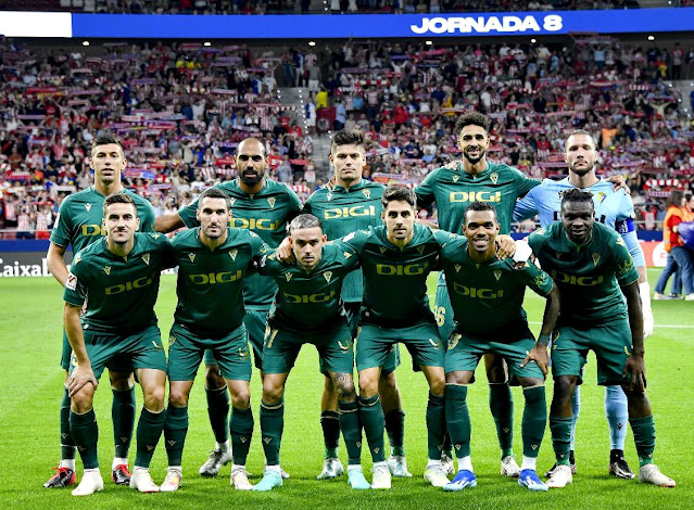 CÁDIZ C. F. Temporada 2023-24. Rubén Alcaraz, Fali, Jorge Meré, Chris Ramos, Jeremías Ledesma. Javi Hernández, Roger, RubénSobrino, Lucas Pires, Rominigue Kouamé. CLUB ATLÉTICO DE MADRID 3 🆚 CÁDIZ C. F. 2 Domingo 01/10/2023, 21:00 horas. Campeonato de Liga de 1ª División, jornada 8. Madrid, estadio Civitas Metropolitano: 53.421 espectadores. GOLES: ⚽0-1: 12’, Lucas Pires. ⚽0-2: 27’, Roger. ⚽1-2: 32’, Ángel Correa. ⚽2-2: 46’, Nahuel Molina. ⚽3-2: 66’, Ángel Correa.