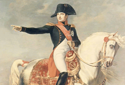   Napoleão Bonaparte   Napoleão Bonaparte nasceu em Ajaccio, Córsega em 1769. Foi tenente da artilharia do exército francês aos 19 anos e general aos 27 anos, saindo vitorioso em várias batalhas na Itália e na Áustria.  Foi um dos chamados "monarcas iluminados", que aderiram ao movimento filosófico chamado Iluminismo.  Napoleão Bonaparte esteve no poder da França durante 15 anos e nesse tempo conquistou grande parte da Europa.. Para os biógrafos, seu sucesso se deu devido a sua grande capacidade como estrategista, seu espírito de liderança e ao seu talento para empolgar os soldados com promessas de riqueza e glória após vencidas as batalhas.     Era Napoleônica   Os processos revolucionários provocaram certa tensão na França, de um lado estava a burguesia insatisfeita com os jacobinos, formados por monarquistas e revolucionários radicais, e do outro lado as monarquias européias, que temiam que os ideais revolucionários franceses se propagassem por seus reinos.  Foi derrubado na França, sob o comando de Napoleão, o governo do Diretório. Junto com a burguesia, Napoleão estableceu o consulado, primeira fase do seu governo. Este golpe ficou conhecido como 'Golpe 18 de Brumário' em 1799. O Golpe 18 de Brumário, marca o início de um novo período na história francesa, e conseqüentemente, da Europa: a Era Napoleônica.   Seu governo pode ser dividido em três partes:  Consulado (1799-1804)  Império (1804-1814)  Governo dos Cem Dias (1815)      Consulado  O governo do consulado foi instalado depois da queda do Diretório. O consulado possuía caráter republicano e militar. No poder Executivo, três pessoas eram responsáveis: dois cônsules e o próprio Napoleão. Apesar da presença de outros dois cônsules, quem mais dispunha de influência e poder era o próprio Napoleão, que foi eleito primeiro-cônsul da República.  No consulado, a burguesia detinha o poder e assim, foi consolidada com o grupo central da França. A forte censura à imprensa, a ação violenta dos órgãos policiais e o desmanche da oposição ao governo colocaram em questão os ideais de “liberdade, igualdade e fraternidade” características da Revolução Francesa.  Entre os feitos de Napoleão (na época), podemos citar:  Economia – Criação do Banco da França, em 1800, controlando a emissão de moeda e a inflação; criação de tarifas protecionistas, fortalecendo a economia nacional.  Religião – Elaboração da Concordata entre a Igreja Católica e o Estado, o qual dava o direito do governo francês de confiscar as propriedades da Igreja, e em troca, o governo teria de amparar o clero.  Direito – Criação do Código Napoleônico, representando em grande parte os interesses dos burgueses, como casamento civil (separado do religioso), respeito à propriedade privada, direito à liberdade individual e igualdade de todos perante à lei, etc.  Educação – Reorganização e prioridades para a educação e formação do cidadão francês.   Os resultados obtidos neste período do governo de Napoleão agradaram à elite francesa. Com o apoio destas, Napoleão foi elevado ao nível de cônsul vitalício, em 1802.   * Império  Em plebiscito realizado em 1804, a nova fase da era napoleônica foi aprovada com quase 60% dos votos, e o regime monárquico foi reestabelecido na França, Napoleão foi indicado para ocupar o trono. Nesse período, podemos destacar o grande número de batalhas de Napoleão para a conquista de novos territórios para a França. O exército francês tornou-se o mais poderoso de toda a Europa.  O principal e mais poderoso inimigo francês, na época, era a Inglaterra. Os ingleses se opunham a expansão francesa, e vendo a força do exército francês, formaram alianças com Áustria, Rússia e Prússia.  Embora o governo francês dispusesse do melhor exército da Europa, a Inglaterra era a maior potência naval da época, o que dificultou a derrota dos ingleses. Em virtude disso, Napoleão Bonaparte pensou em outra forma de derrotar os ingleses economicamente. Ele estabeleceu o Bloqueio Continental, que determinava que todos os países europeus deveriam fechar seus portos para o comércio com a Inglaterra, enfraquecendo assim, as exportações do país e causando uma crise industrial.  A Inglaterra na época, era o maior parceiro comercial de Portugal. Portugal vendia produtos agrícolas e a Inglaterra, produtos manufaturados. Vendo que não poderia parar de negociar com os ingleses, e temendo a invasão dos franceses, D.João VI junto com sua família e os nobres portugueses fugiram para o Brasil, transferindo quase todo o aparelho estatal para a colônia.  A Rússia também descumpriu o Bloqueio Continental e comercializou com a Inglaterra. Napoleão e seus homem marcharam contra a Rússia, mas foram praticamente vencidos pelo imenso território russo e principalmente, pelo rigoroso inverno. Além disso haviam conspirações de um golpe na França, o que fez Napoleão voltar rapidamente para controlar a situação.  Após esses fatos temos a luta da coligação européia contra a França. Com a capitulação de Paris, o imperador foi obrigado a abdicar.    Governo dos Cem Dias   Com a derrota para as forças da coligação européia, Napoleão foi exilado na Ilha de Elba, no Tratado de Fontainebleau, porém fogiu no ano seguinte. Com um exército, entrou na França e reconquistou o poder. Passou a atacar a Bélgica, mas foi derrotado pela segunda vez na Batalha de Waterloo. Assim, Napoleão foi preso e exilado pela segunda vez, porém para a Ilha de Santa Helena, em 1815. Napoleão morreu em 1821 não se sabe, na verdade, o motivo mas supeita-se de envenenamento.