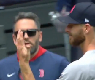 Chris Sale shows broken finger to Red Sox medical staff, Red Sox vs. Yankees, 7/17/2022