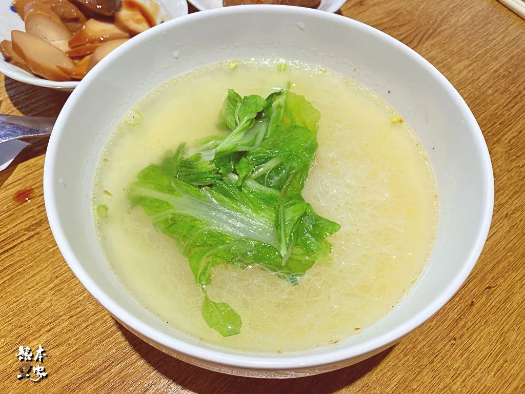 盤中飧飯麵館｜學成路餐廳~鮮蝦雲吞大顆好吃還有孩子愛吃的排骨飯