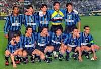 F. C. INTERNAZIONALE DE MILÁN - Milán, Italia - Temporada 1996-97 - Paul Ince, Sforza, Galante, Pagliuca y Paganin; Zanetti, Fresi, Ganz, Zamorano, Djorkaeff y Bergomi - INTER DE MILÁN 1 (Zamorano), SCHALKE 04 0 - El SCHALKE se impuso en los penaltys 4-1, tras haber ganado en la ida 1-0 - 15/05/1997 - Copa de la UEFA, final, partido de vuelta - Milán (Italia), estadio Giseppe Meazza - EL SCHALKE 04 se proclamó Campeón