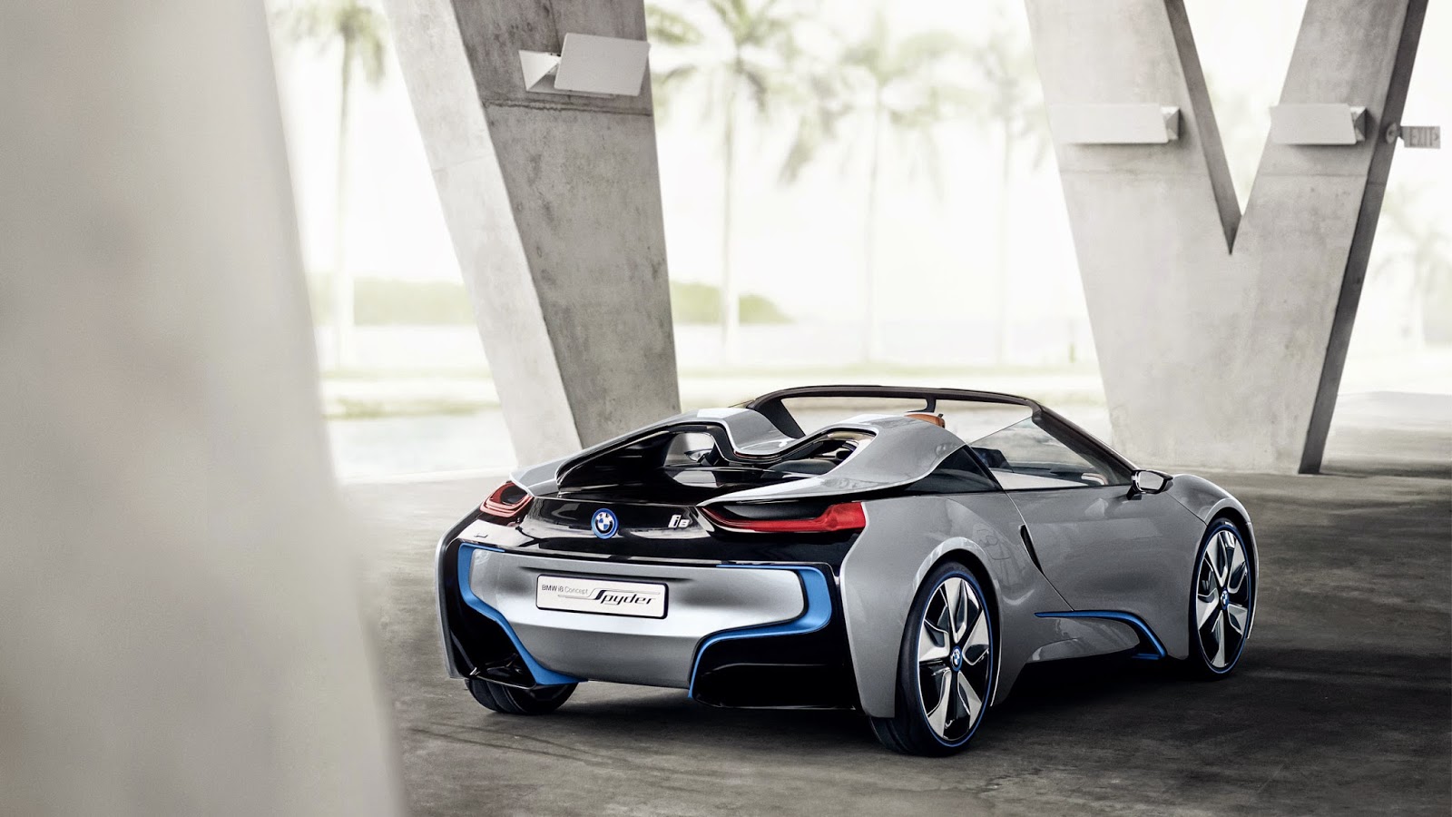 Wallpaper Mobil Mewah Futuristic BMW I8 Spyder