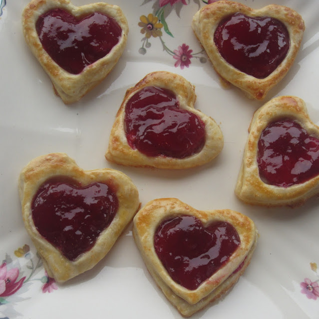 strawberry-hearts, corazones-de-fresa, receta-san-valentin, corazones-de-hojaldre